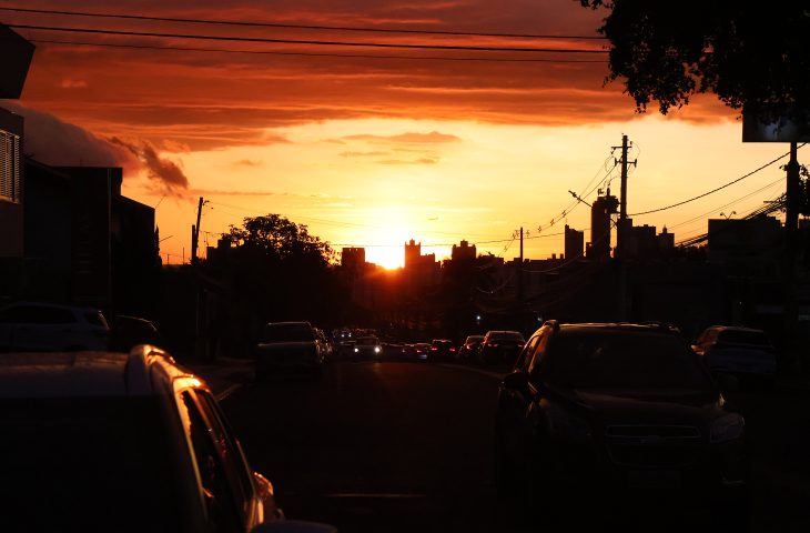 Onda de calor segue no final de semana e sexta-feira é marcada por