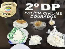 Polícia Civil fecha ponto de distribuição de drogas em Dourados e prende sogra e genro em flagrante, por tráfico Polícia Civil fecha ponto de distribuição de drogas em Dourados e prende sogra e genro em flagrante, por tráfico