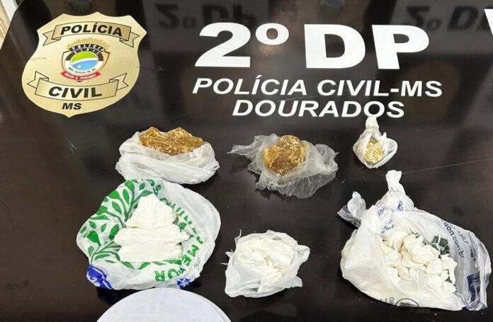 Polícia Civil fecha ponto de distribuição de drogas em Dourados e prende sogra e genro em flagrante, por tráfico