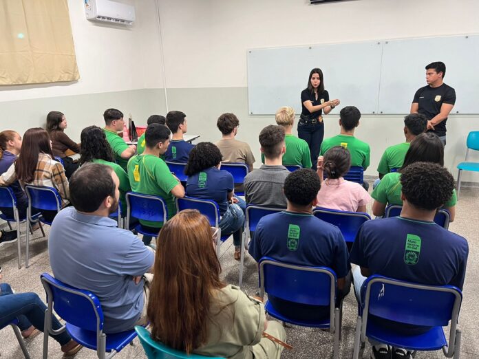 Delegados de Polícia de Caarapó e Juti realizam palestra para alunos do ensino médio em Caarapó