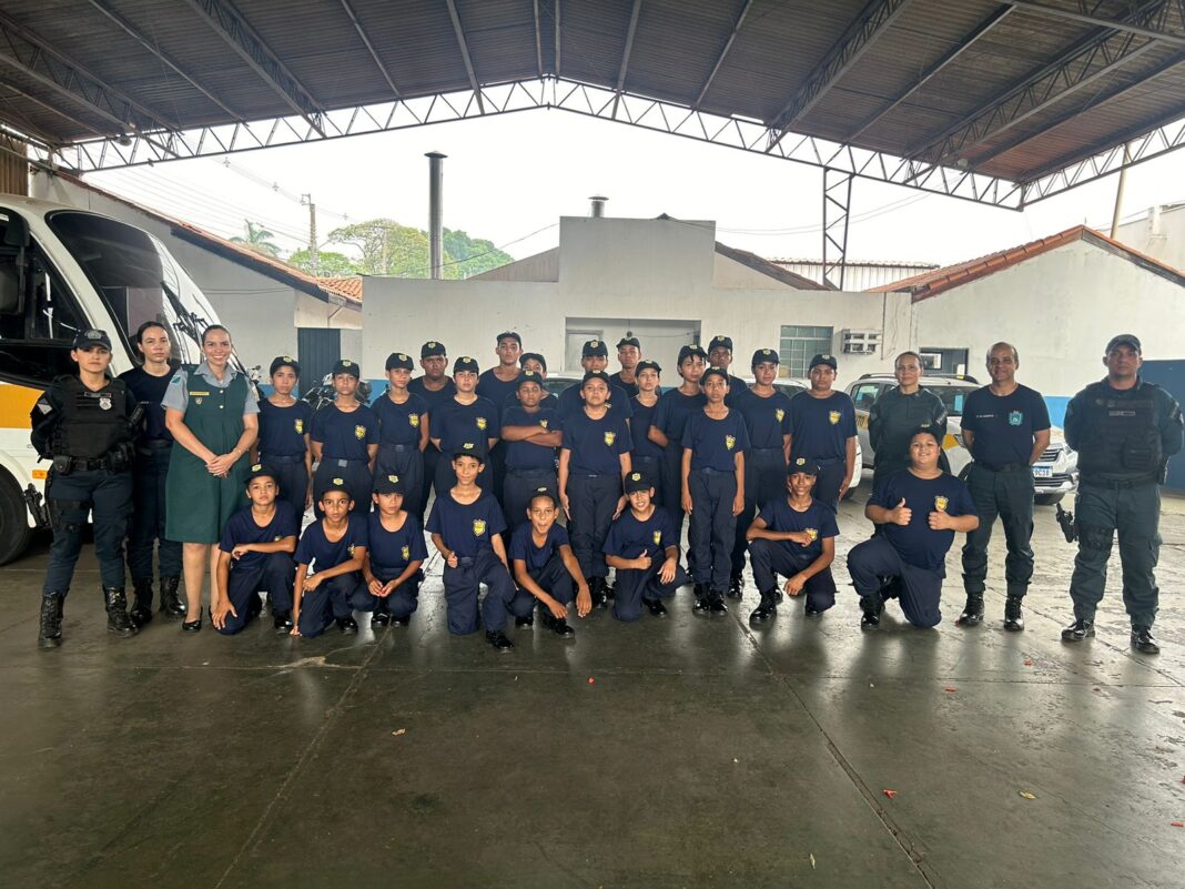 Patrulha Mirim de Trânsito de Coxim visita Batalhão de BPMTRAN