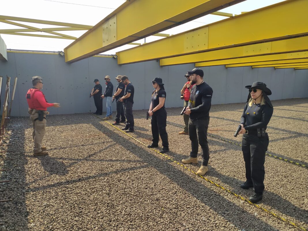 Policiais Civis lotados na DERF participam de curso de atualização Policiais Civis lotados na DERF participam de curso de atualização e aperfeiçoamento de tiro com pistola Glock