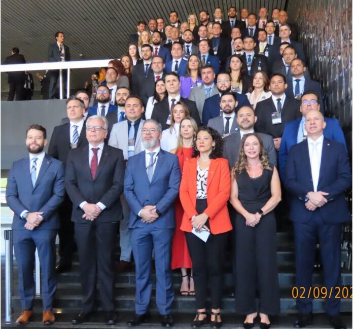 Diretora do DRACCO participa de Encontro da Rede Nacional de Unidades Especializadas de Enfrentamento das Organizações Criminosas, em Brasília