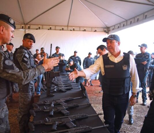 Garantindo a segurança pública, Governo de MS entrega novos fuzis para polícias Militar e Civil