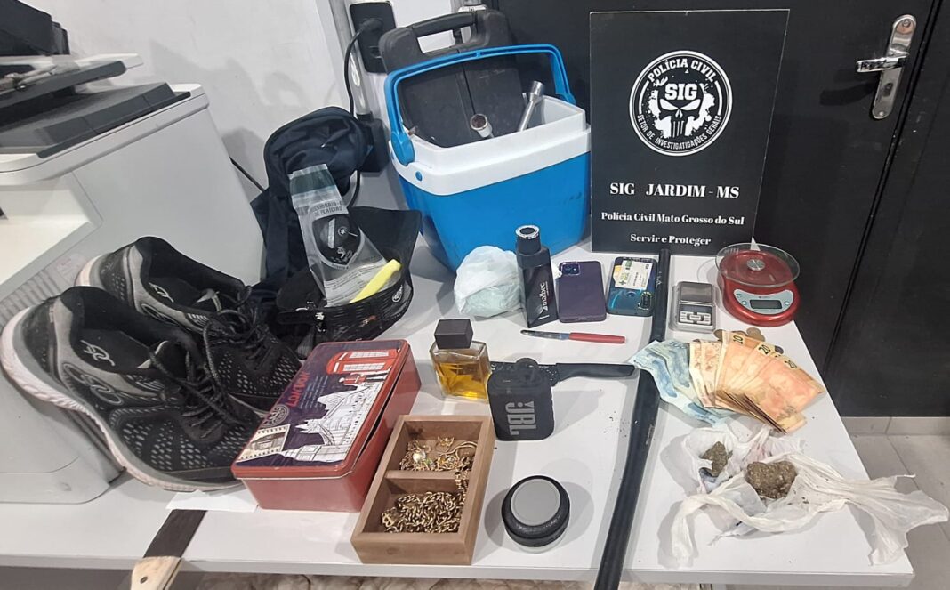 Operação da Polícia Civil em Jardim resulta em prisão por Operação da Polícia Civil em Jardim resulta em prisão por tráfico de drogas, corrupção de menores, furto qualificado e receptação