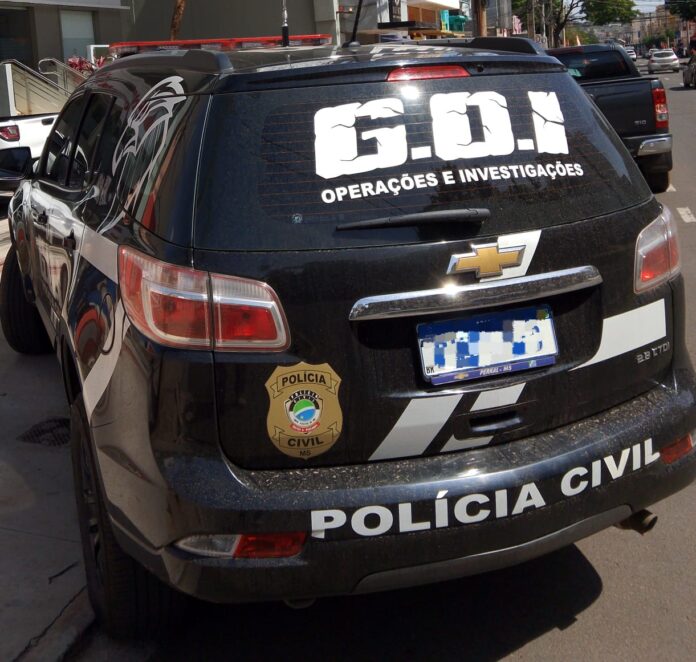 Policiais civis prendem foragida por furto na capital