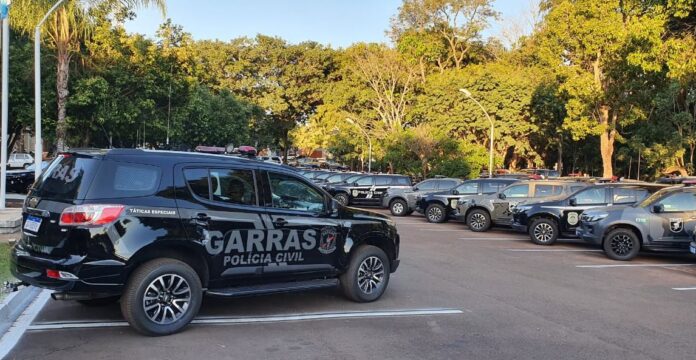 Homem é preso por tráfico de drogas por policiais civis em Campo Grande