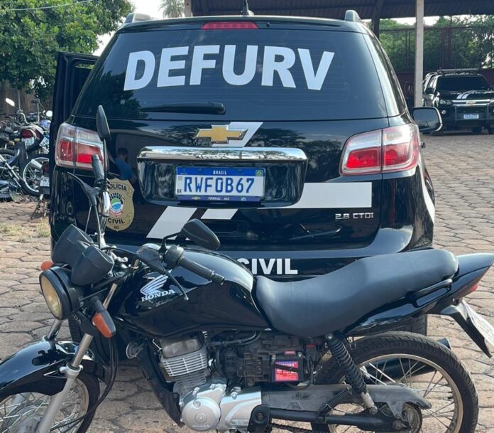 Polícia Civil apreende motocicleta com sinais identificadores adulterados