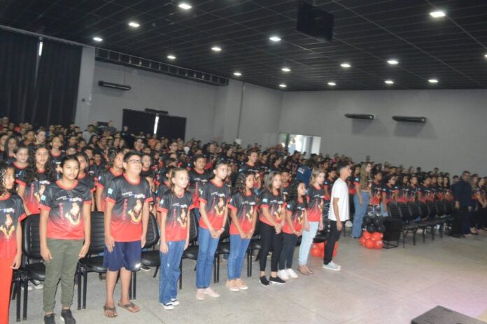 Polícia Militar forma cerca de 900 alunos do Proerd em Coxim