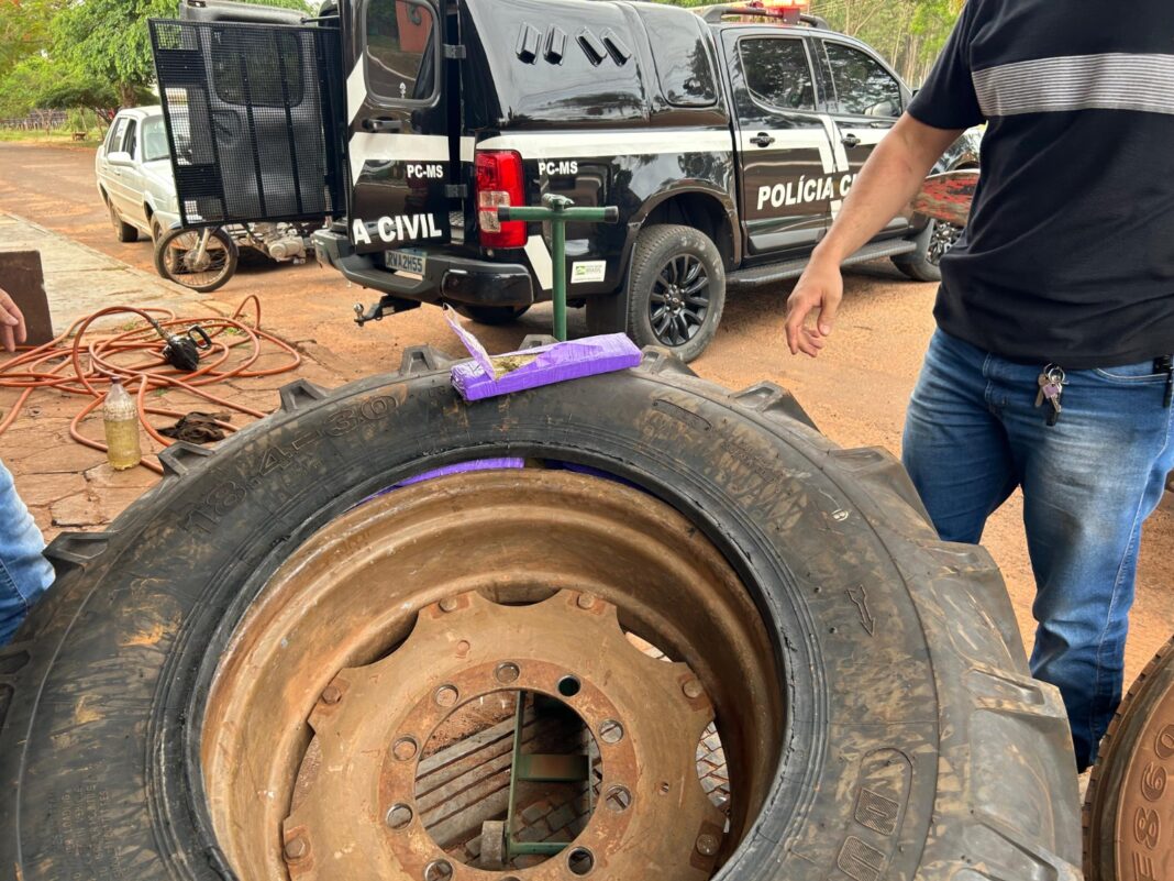 Polícia Civil, em ação conjunta com a Polícia Militar do Polícia Civil, em ação conjunta com a Polícia Militar do Paraná, prende autor de tráfico de drogas interestadual