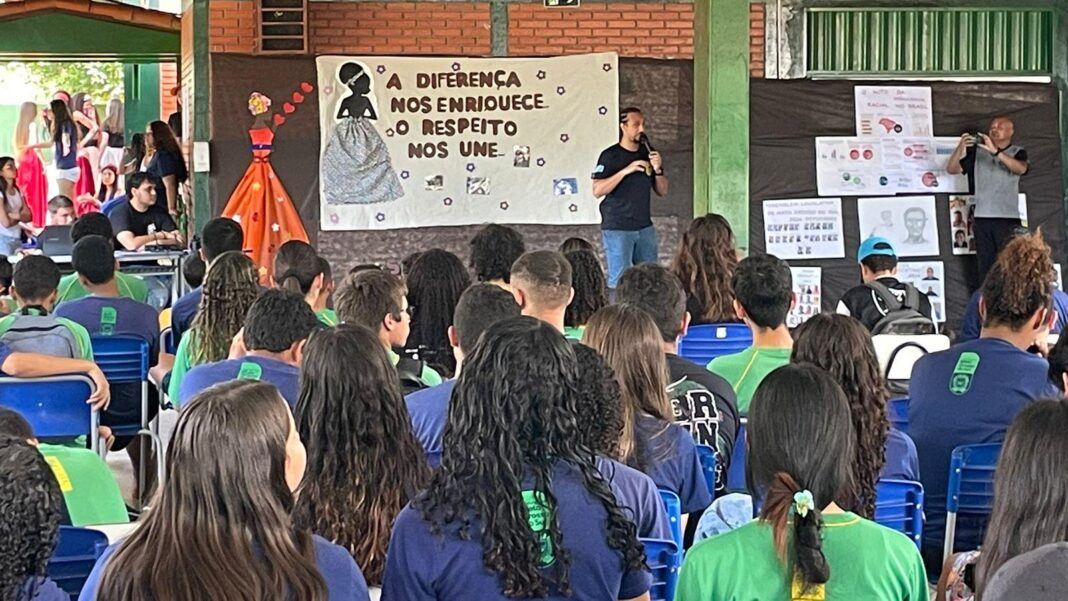 Polícia Civil promove palestra sobre a importância do dia da Polícia Civil promove palestra sobre a importância do dia da consciência negra em Ribas do Rio Pardo