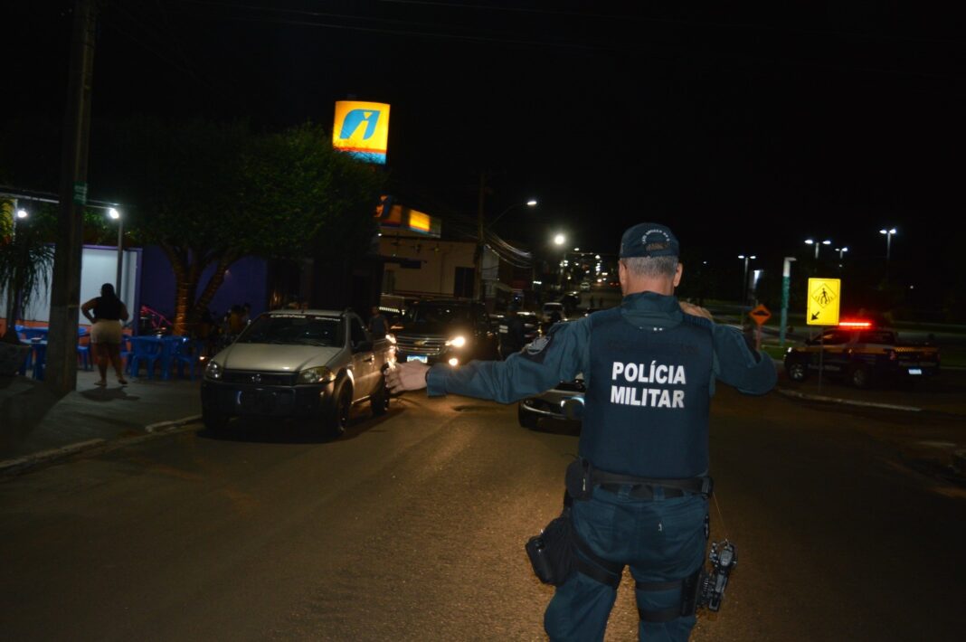 Polícia Militar realiza operação blitz e apreende veículos irregulares em Polícia Militar realiza operação blitz e apreende veículos irregulares em Sonora