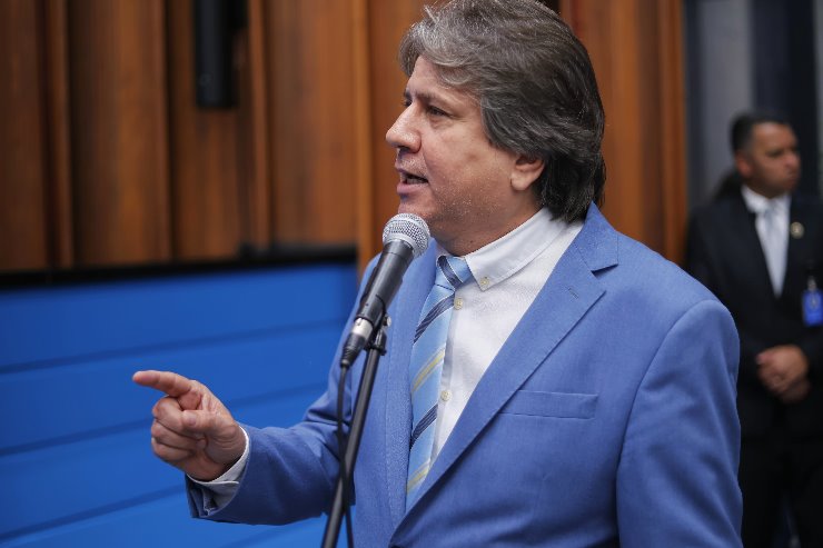 Deputado Caravina solicita viatura para PM e Polícia Civil de Deputado Caravina solicita viatura para PM e Polícia Civil de Paraíso das Águas