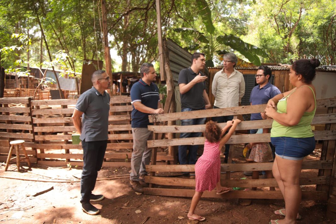Vereadores visitam favela Cidade dos Anjos para ajudar moradores - Câmara Municipal de Campo Grande