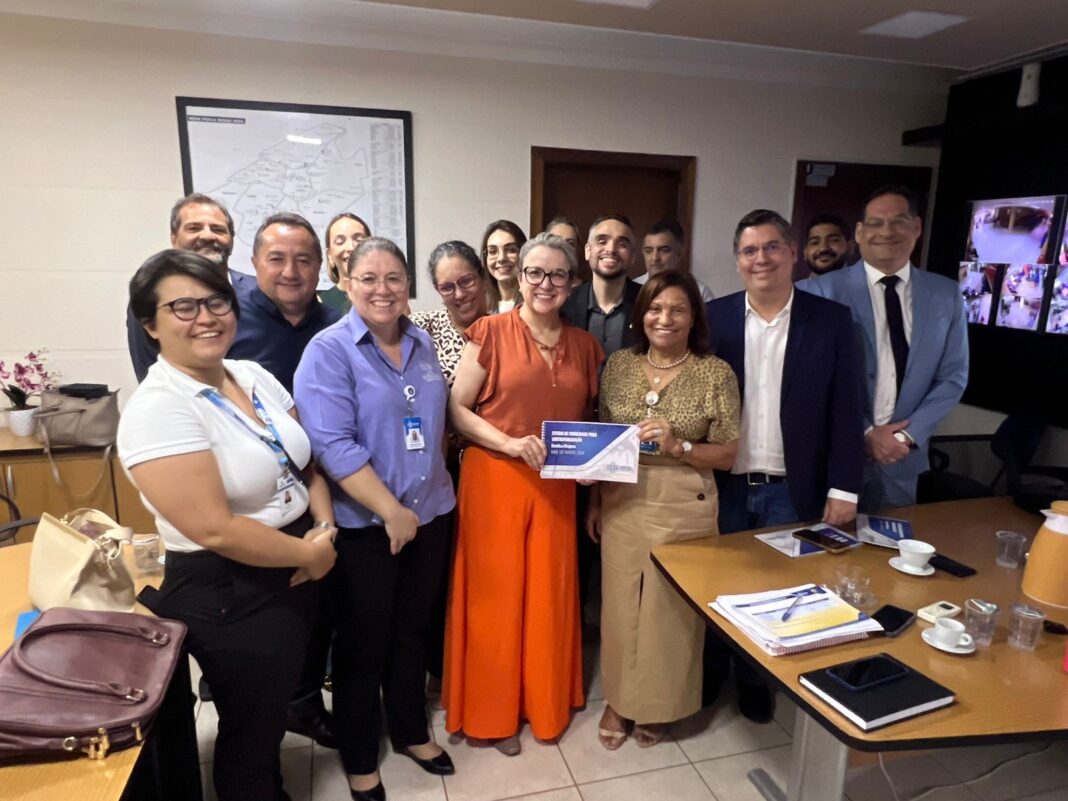 Dr. Victor Rocha participa de reunião sobre a contratualização da Dr. Victor Rocha participa de reunião sobre a contratualização da Santa Casa com a Sesau - Câmara Municipal de Campo Grande