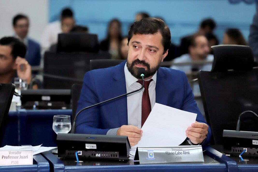Em primeira sessão ordinária, Flávio Cabo Almi vota diversos projetos que beneficiam a população - Câmara Municipal de Campo Grande