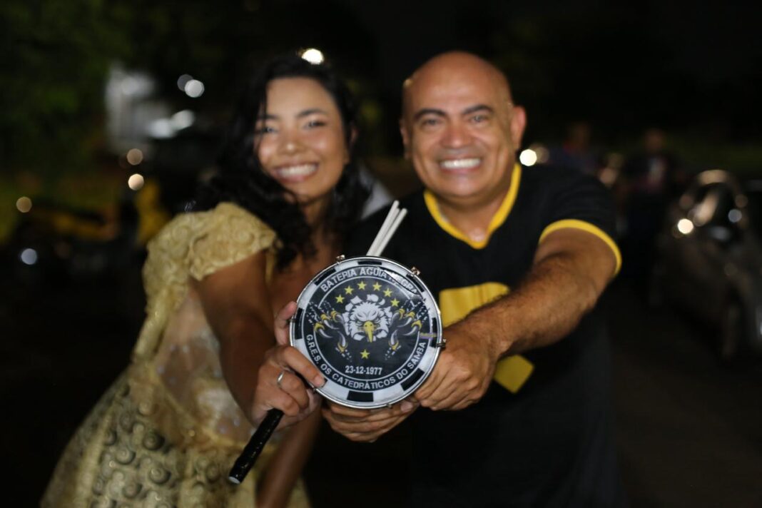 Escola de Samba Catedráticos faz desfile em homenagem a Gibiteca e ao trabalho de Ronilço Guerreiro - Câmara Municipal de Campo Grande