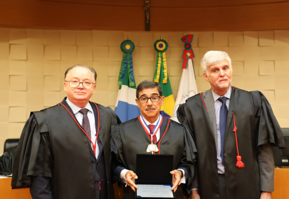 Sessão Solene realiza despedida do desembargador Luiz Gonzaga Mendes Marques Imagem notícia Sessão Solene realiza despedida do desembargador Luiz Gonzaga Mendes Marques