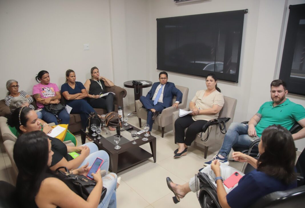 Vereadores recebem mães atípicas para resolverem falta de fraldas e Vereadores recebem mães atípicas para resolverem falta de fraldas e suplemento alimentar - Câmara Municipal de Campo Grande