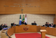 Aluno expulso por consumo de bebidas e remédios não tem direito a reingresso Imagem notícia Aluno expulso por consumo de bebidas e remédios não tem direito a reingresso