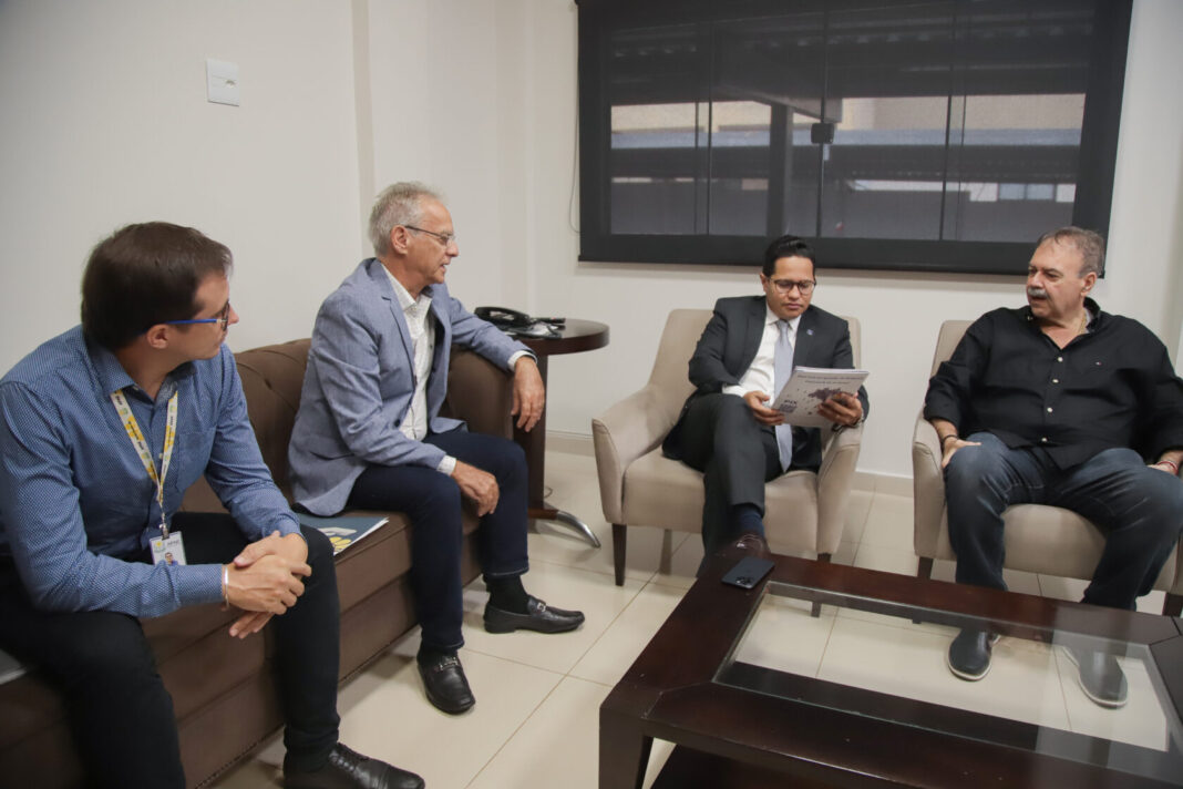 Apae apresenta ao presidente da Câmara projeto de novo hospital - Câmara Municipal de Campo Grande
