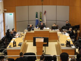 Empresa de panificação deve indenizar casal que adquiriu produto com presença de larvas Empresa de panificação deve indenizar casal que adquiriu produto com presença de larvas