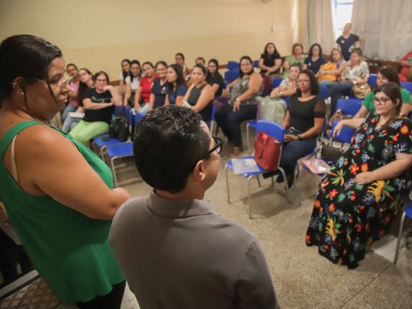 “Pé no Bairro”: presidente Papy fiscaliza obras e visita escola “Pé no Bairro”: presidente Papy fiscaliza obras e visita escola e posto de saúde - Câmara Municipal de Campo Grande