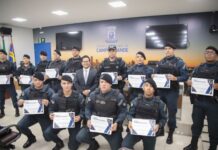 Presidente Papy entrega Moção de Congratulação a policiais da Força Tática do 9º BPM – Câmara Municipal de Campo Grande Presidente Papy entrega Moção de Congratulação a policiais da Força Tática do 9º BPM - Câmara Municipal de Campo Grande