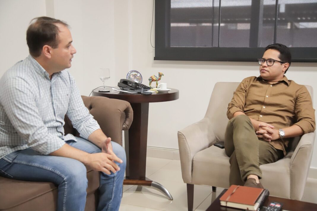 Presidente da Câmara debate melhorias no Centro e revisões de leis com Associação Comercial - Câmara Municipal de Campo Grande