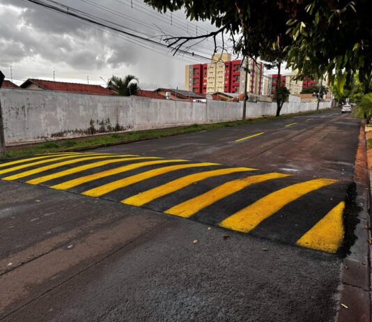Redutor de velocidade é instalado próximo da Praça dos Livros por solicitação do vereador Ronilço Guerreiro – Câmara Municipal de Campo Grande Redutor de velocidade é instalado próximo da Praça dos Livros por solicitação do vereador Ronilço Guerreiro - Câmara Municipal de Campo Grande