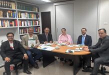 Reunião visa cooperação para entrega de títulos a moradores próximos da Rede Ferroviária Nacional e Vila Bordon Imagem notícia Reunião visa cooperação para entrega de títulos a moradores próximos da Rede Ferroviária Nacional e Vila Bordon