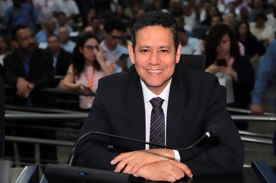 Vereador Clodoilson Pires apresenta indicações para melhorias em bairros de Vereador Clodoilson Pires apresenta indicações para melhorias em bairros de Campo Grande - Câmara Municipal de Campo Grande