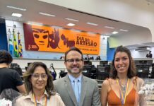 Vereador Dr. Lívio homenageia duas mulheres na solenidade do Dia do Artesão – Câmara Municipal de Campo Grande Vereador Dr. Lívio homenageia duas mulheres na solenidade do Dia do Artesão - Câmara Municipal de Campo Grande