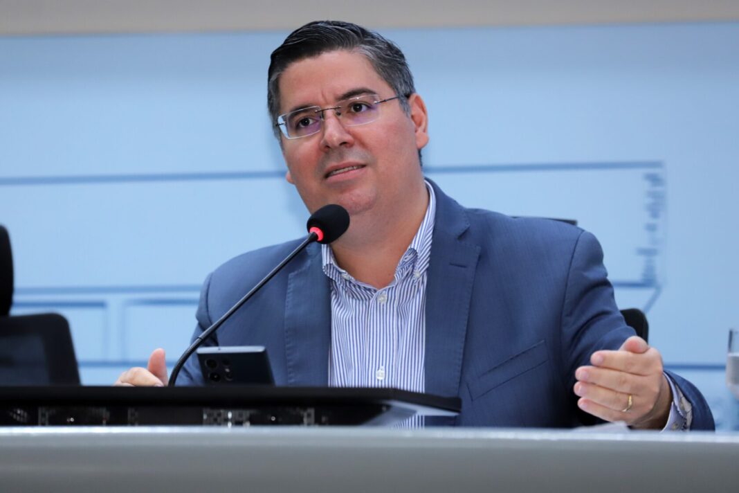 Vereador Dr. Victor Rocha cobra soluções para filas de espera Vereador Dr. Victor Rocha cobra soluções para filas de espera e falta de medicamentos na saúde pública de Campo Grande - Câmara Municipal de Campo Grande