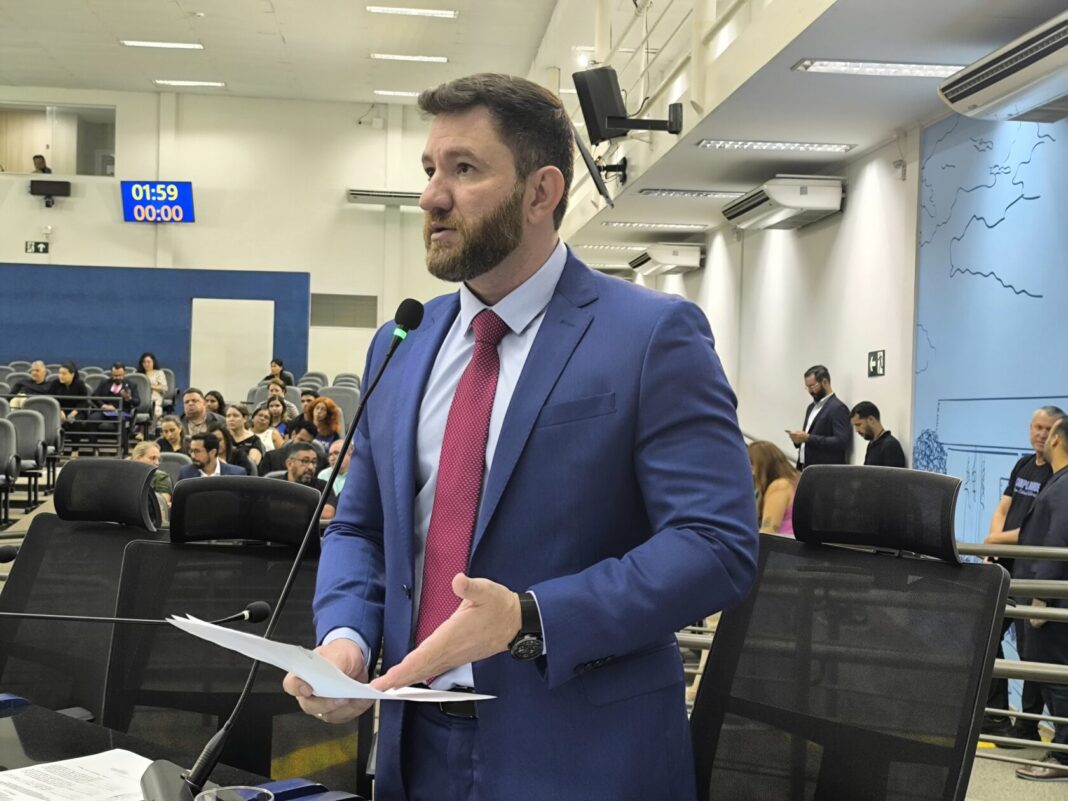 Vereador Maicon Nogueira se indigna com corte de água de abrigo de animais abandonados na Capital - Câmara Municipal de Campo Grande