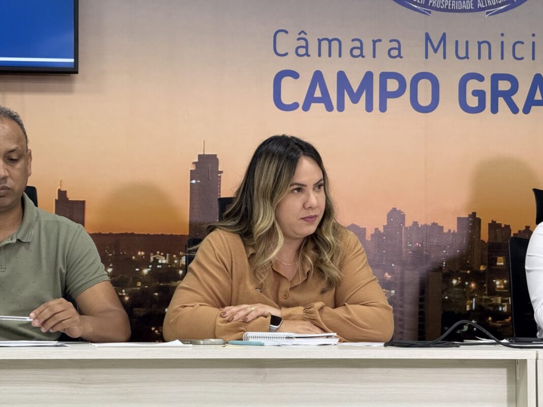 Vereadora Ana Portela cobra respostas em reunião da CPI do transporte público - Câmara Municipal de Campo Grande