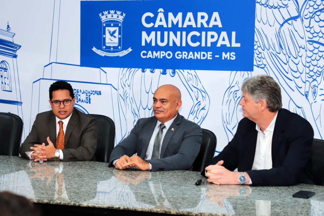 Em reunião com secretário Jaime Verruck, Ronilço Guerreiro pede participação ativa da Câmara na atração de indústrias para Capital - Câmara Municipal de Campo Grande