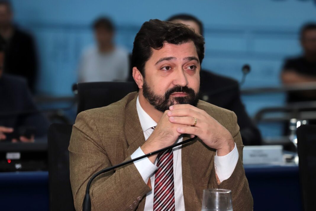 Flávio Cabo Almi protocola indicações e homenageia destaques da segurança e cultura local - Câmara Municipal de Campo Grande