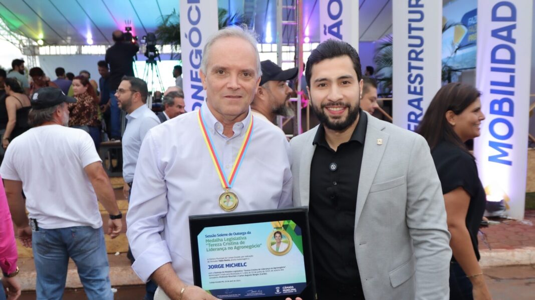 Vereador Fábio Rocha homenageia Jorge Michelc presidente da Aprosoja-MS - Câmara Municipal de Campo Grande