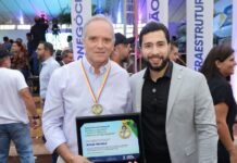Vereador Fábio Rocha homenageia Jorge Michelc presidente da Aprosoja-MS – Câmara Municipal de Campo Grande Vereador Fábio Rocha homenageia Jorge Michelc presidente da Aprosoja-MS - Câmara Municipal de Campo Grande