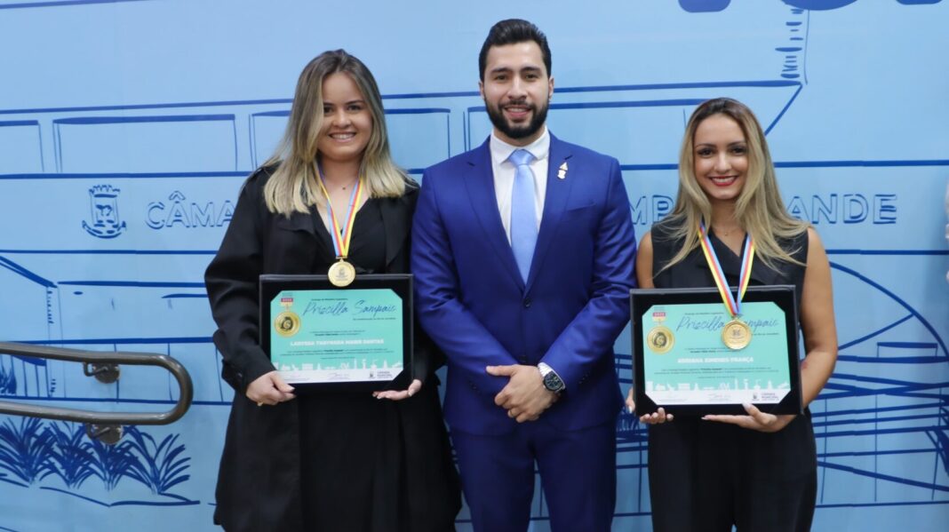 Vereador Fábio Rocha homenageia jornalistas em Sessão Solene  - Câmara Municipal de Campo Grande