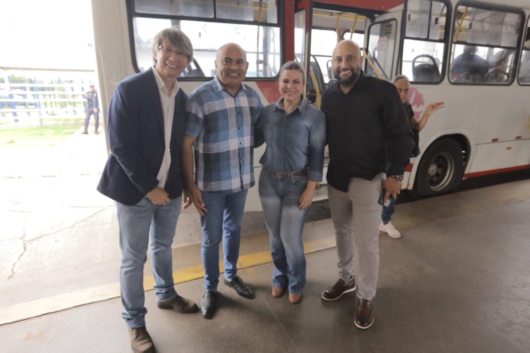 Vereador Ronilço Guerreiro participa da entrega da reforma do terminal Nova Bahia - Câmara Municipal de Campo Grande