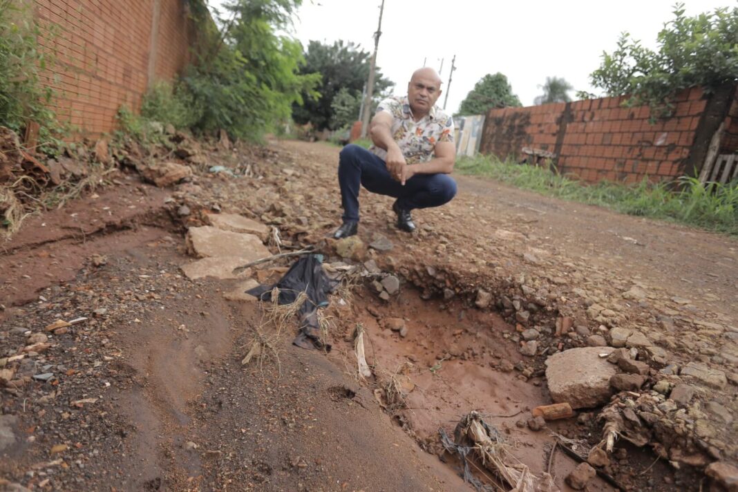 Vereador Ronilço Guerreiro volta a cobrar drenagem e asfalto no Bosque da Saúde e Nossa Senhora das Graças - Câmara Municipal de Campo Grande