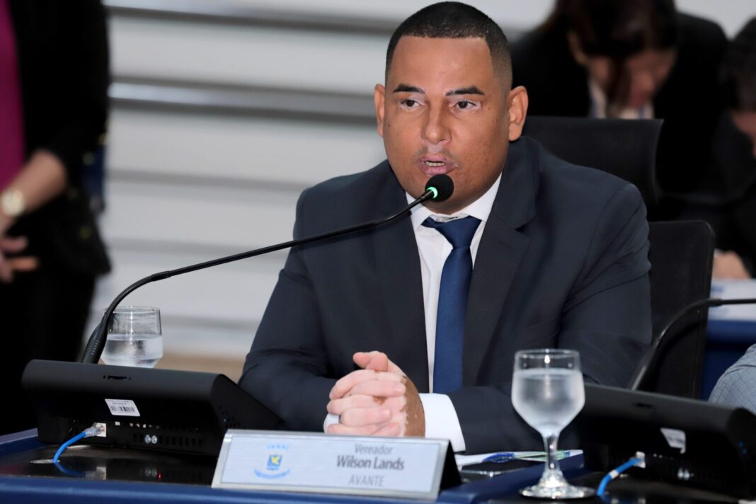 Vereador Wilson Lands Solicita Operação Tapa-Buraco em toda extensão na Rua Evelina Figueiredo Selingardi/José Carlos Silva de Almeida, no Parque do Sol e Centenário - Câmara Municipal de Campo Grande