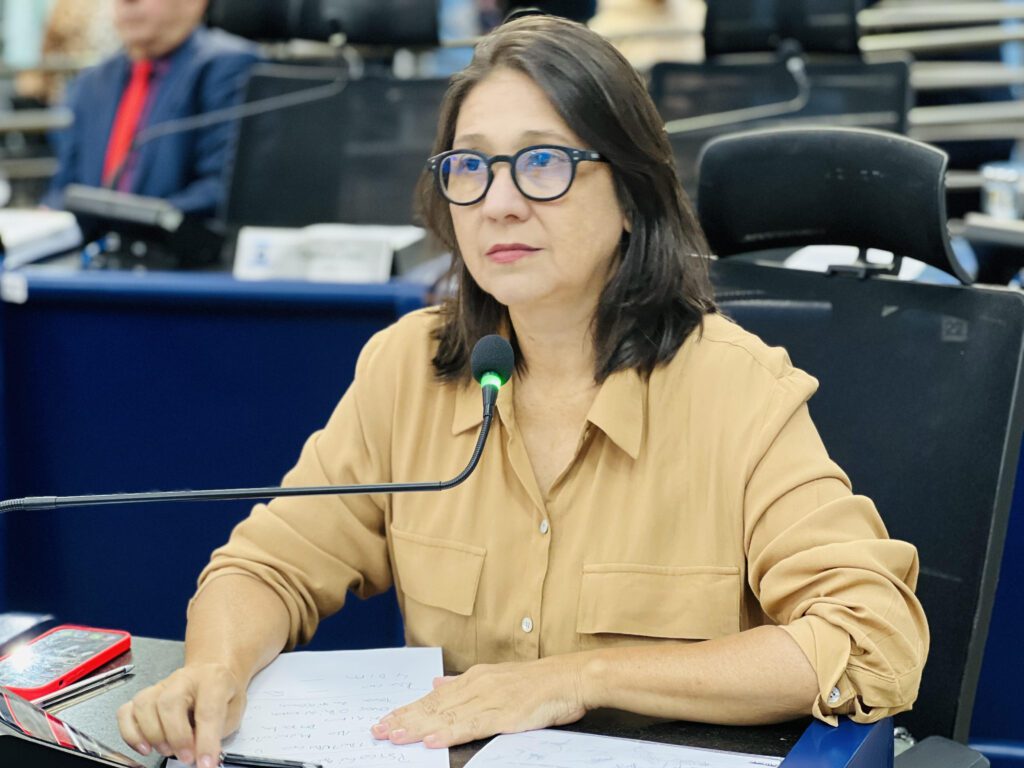 Vereadora Luiza solicita suspensão de licenças para construção de prédios Vereadora Luiza solicita suspensão de licenças para construção de prédios na zona de amortecimento do Parque Estadual do Prosa - Câmara Municipal de Campo Grande