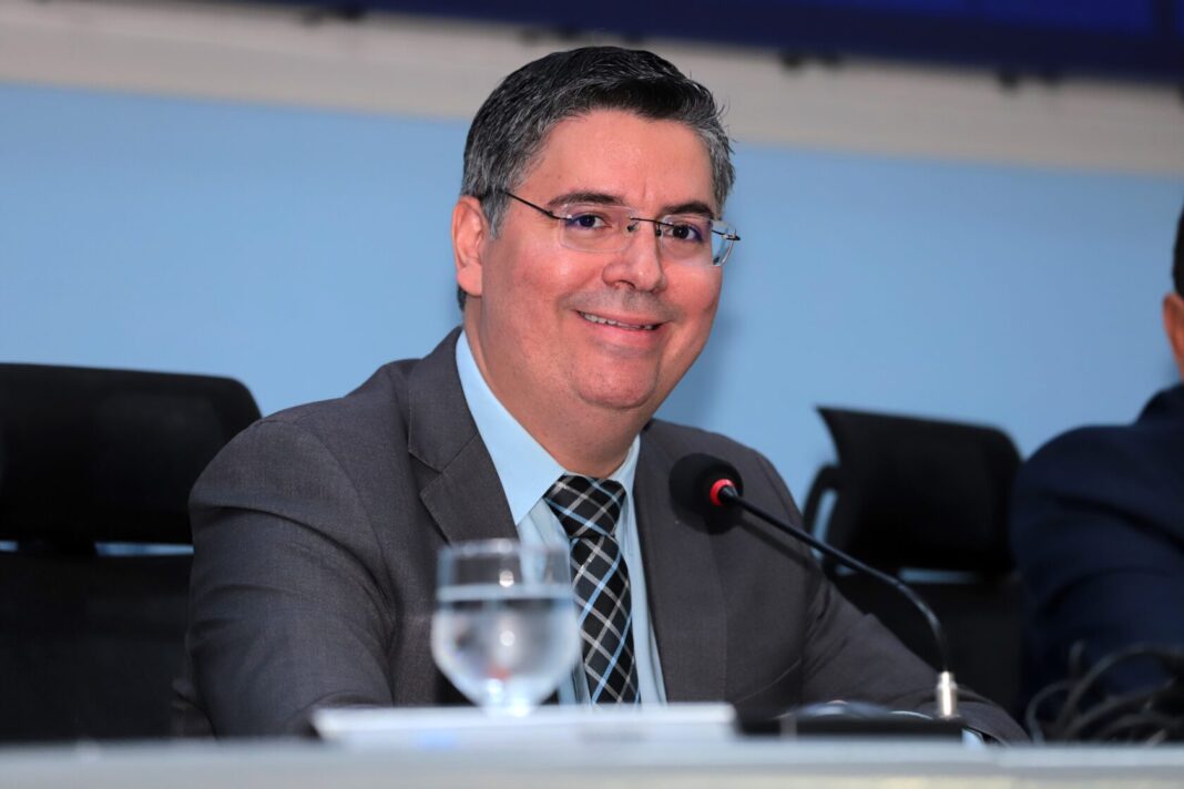 Câmara Municipal institui a Medalha Herói Campo-Grandense, de autoria do vereador Dr. Victor Rocha - Câmara Municipal de Campo Grande