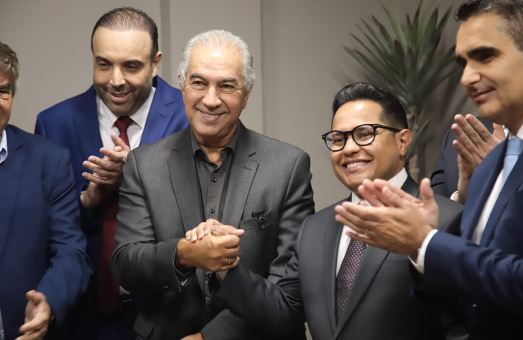 Ex-governador Reinaldo Azambuja visita a Câmara CG e debate desenvolvimento da Capital com vereadores - Câmara Municipal de Campo Grande