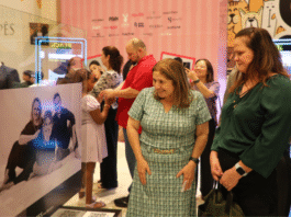 Famílias transformadas pela adoção prestigiam lançamento de exposição fotográfica do TJMS Imagem notícia Famílias transformadas pela adoção prestigiam lançamento de exposição fotográfica do TJMS