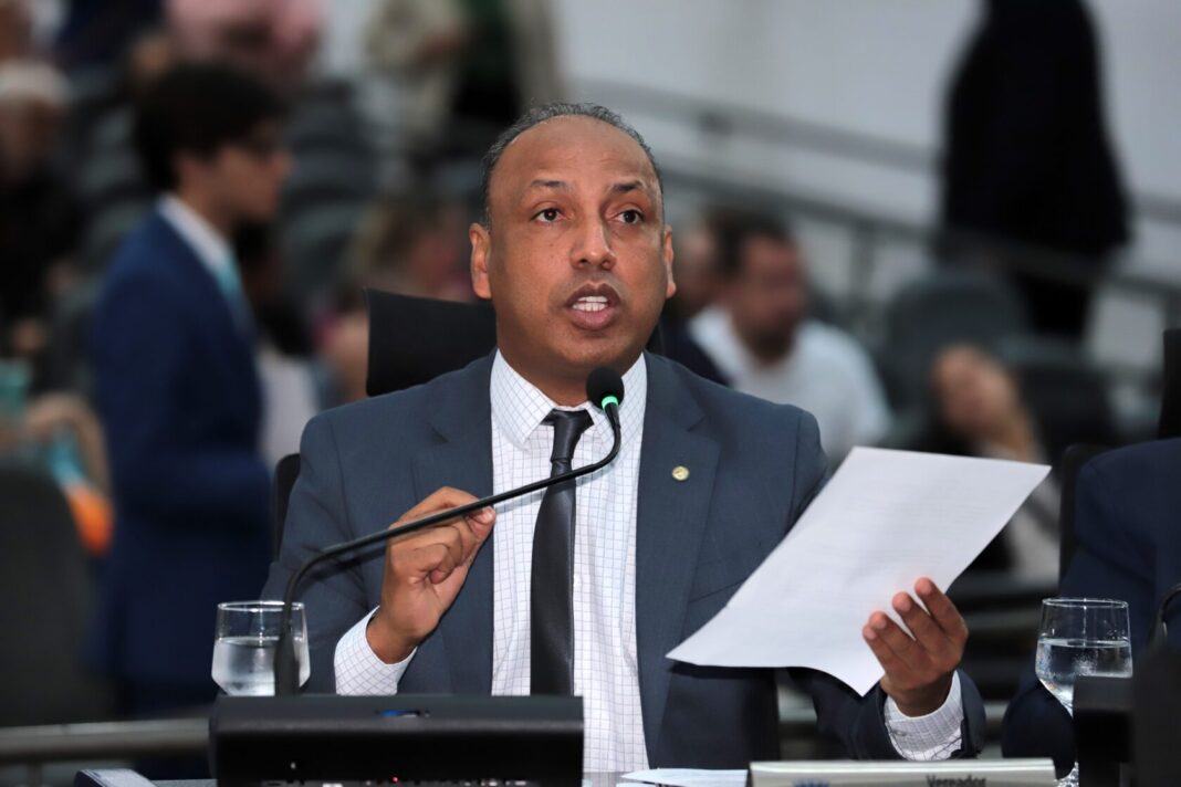 Junior Coringa protocola novas indicações para melhorias em bairros de Campo Grande - Câmara Municipal de Campo Grande