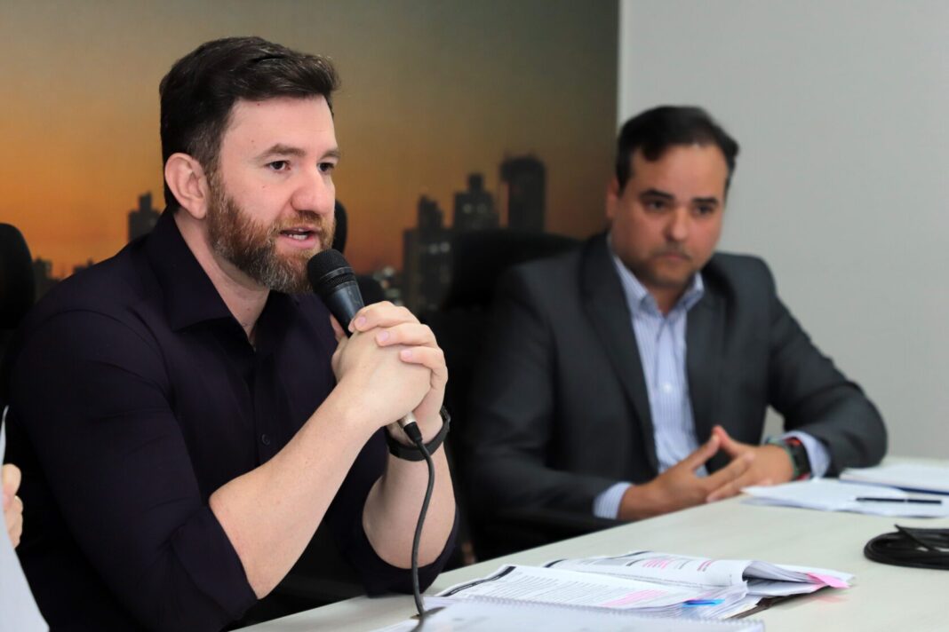 “Por que alterações tão importantes para a segurança do contrato não passaram pelo prefeito?", questionou Maicon ao ex-diretor da Agereg - Câmara Municipal de Campo Grande